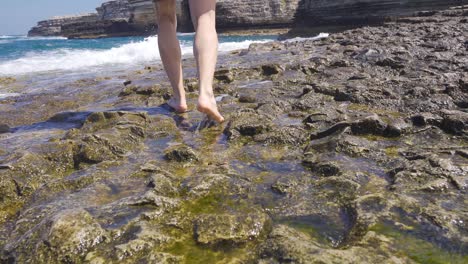 Bare-feet-walking-on-cliffs.